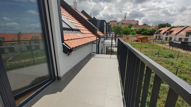 Fotka s pohledem na zámek